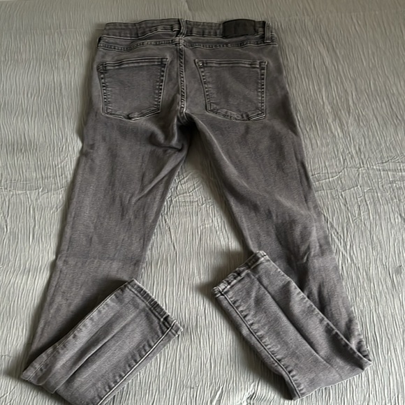 H&M Jeans skinny in grey 28”. - Picture 4 of 4